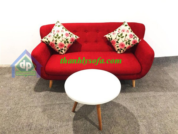 Thanh lý sofa Gia Lâm sofa thuyền màu sắc đỏ tươi làm sáng không gian, kết hợp bàn sofa nhỏ gọn, dễ dàng vận chuyển