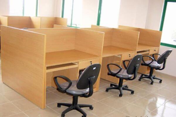 Vách ngăn bàn văn phòng làm từ gỗ đẹp, bền